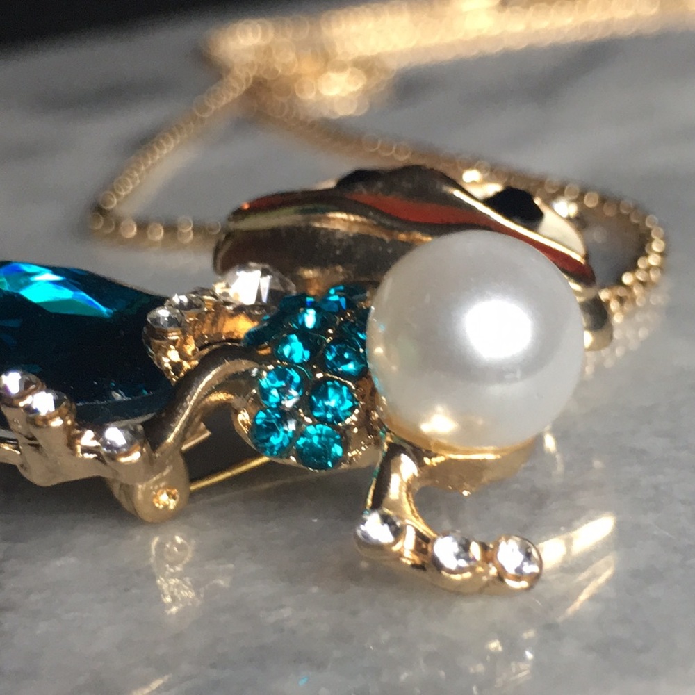 Prince Charming Frog Brooch/Necklace - Picture 7 of 16